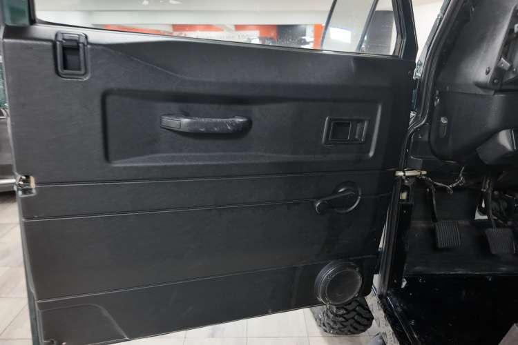 Land-Rover Defender