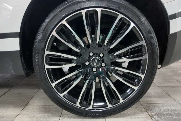 Land-Rover Range Rover Velar