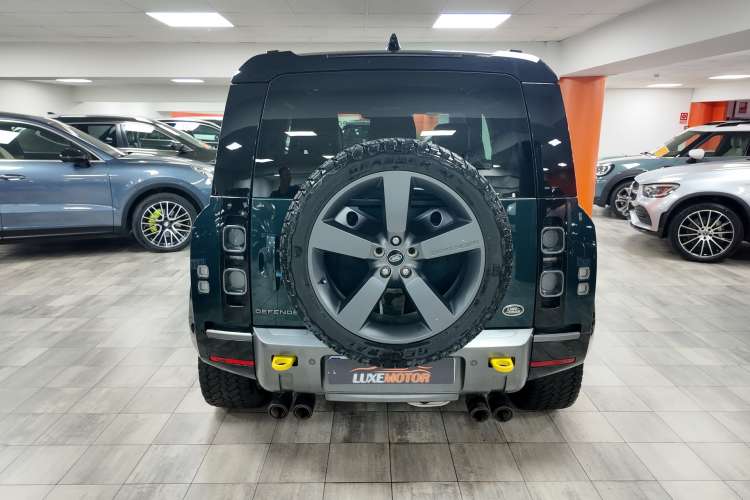 Land-Rover Defender