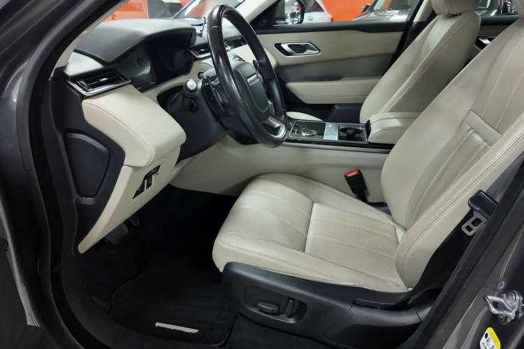 Land-Rover Range Rover Velar