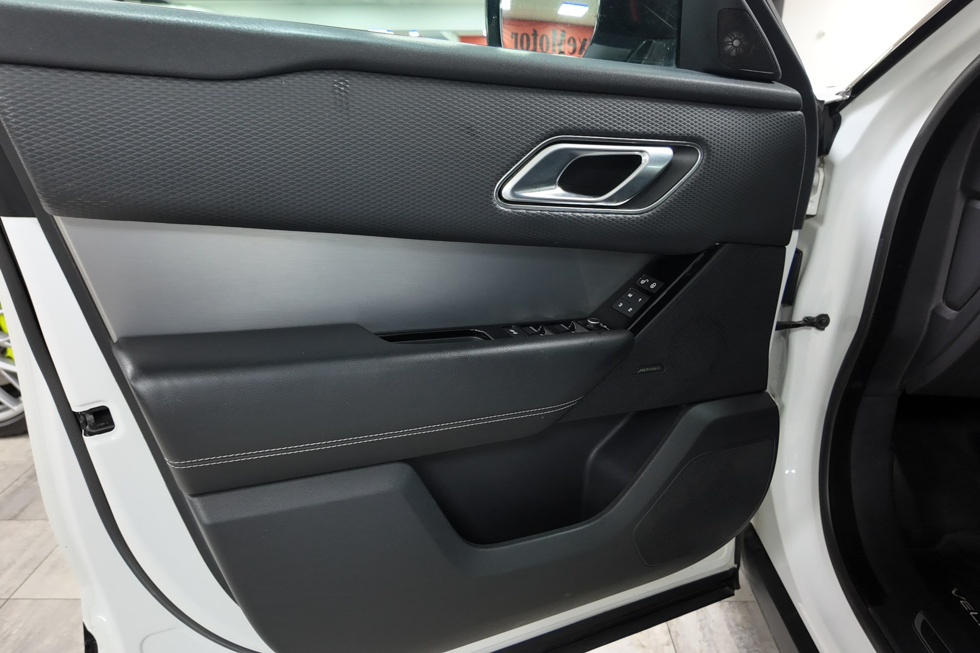 Land-Rover Range Rover Velar