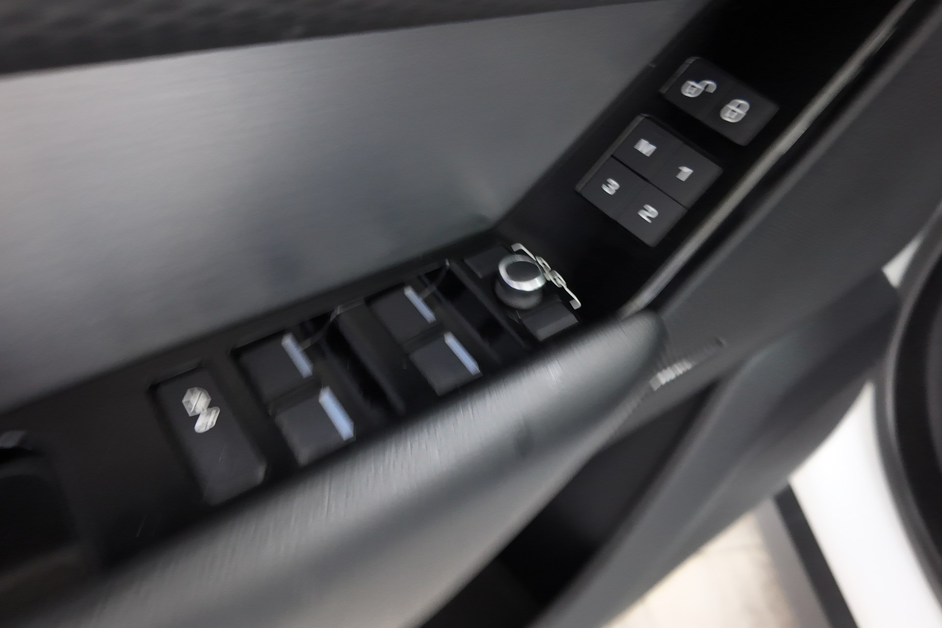 Land-Rover Range Rover Velar