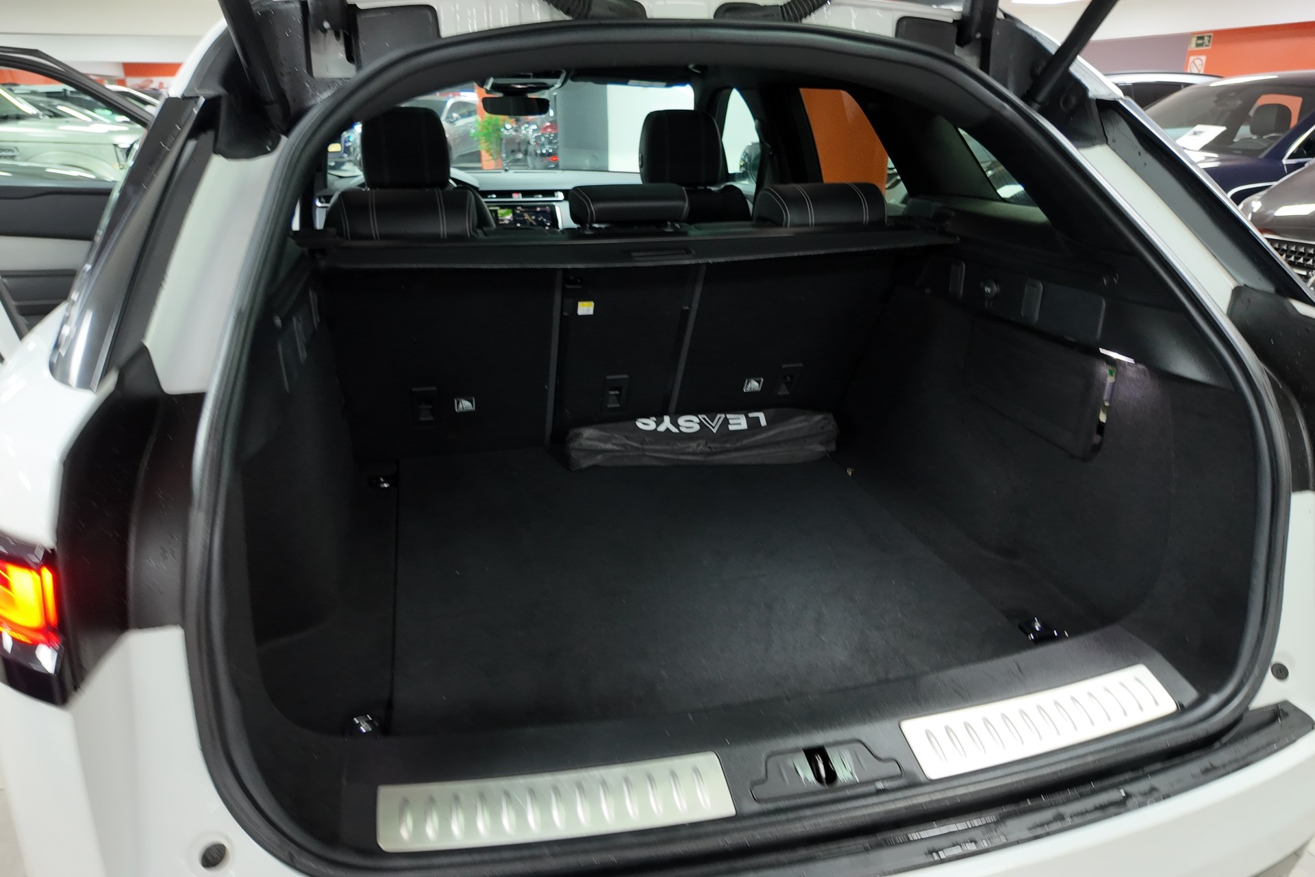 Land-Rover Range Rover Velar